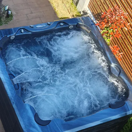 Captain Niko Μπουργκάς