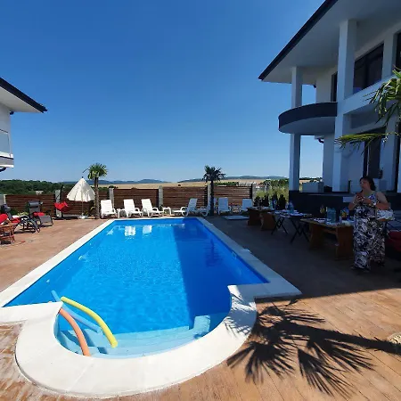 Captain Niko Burgas Stad